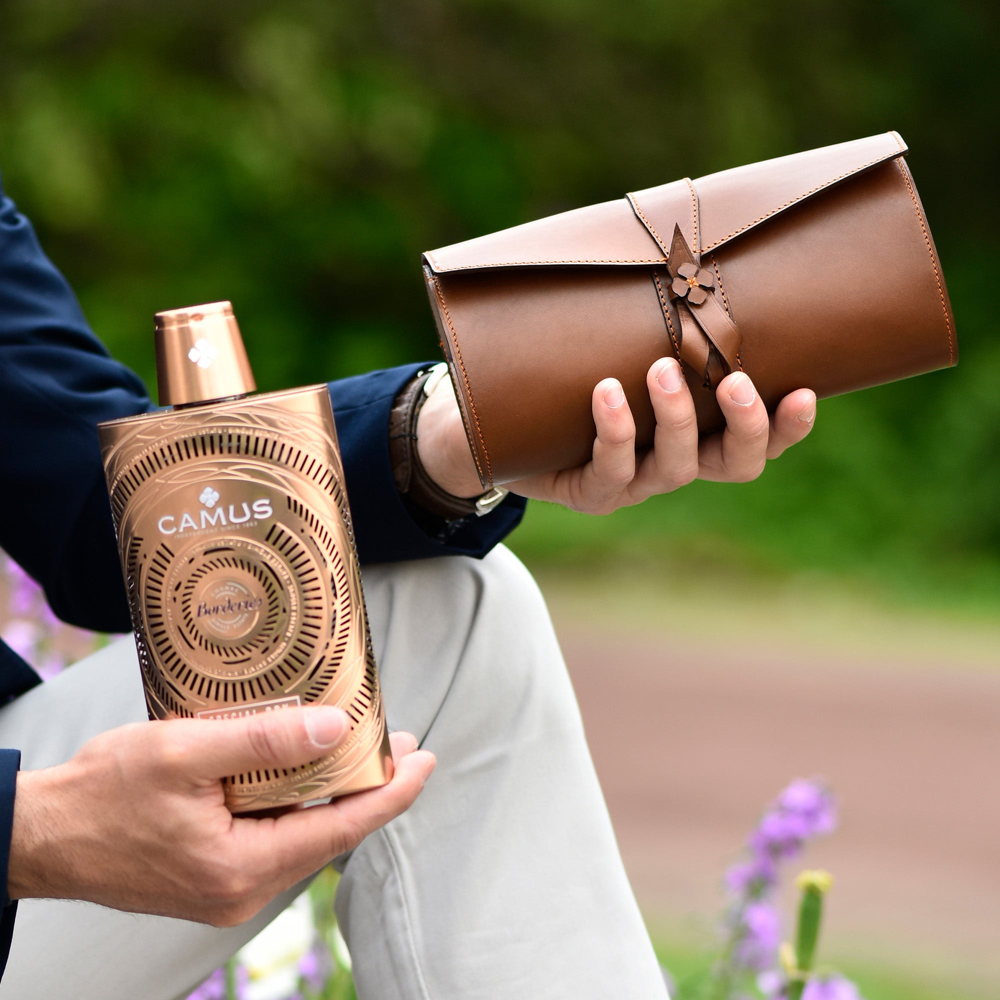 COGNAC CAMUS BORDERIES SPECIAL DRY & ÉTUI EN CUIR (50CL / 40%) - CAMUS COGNAC