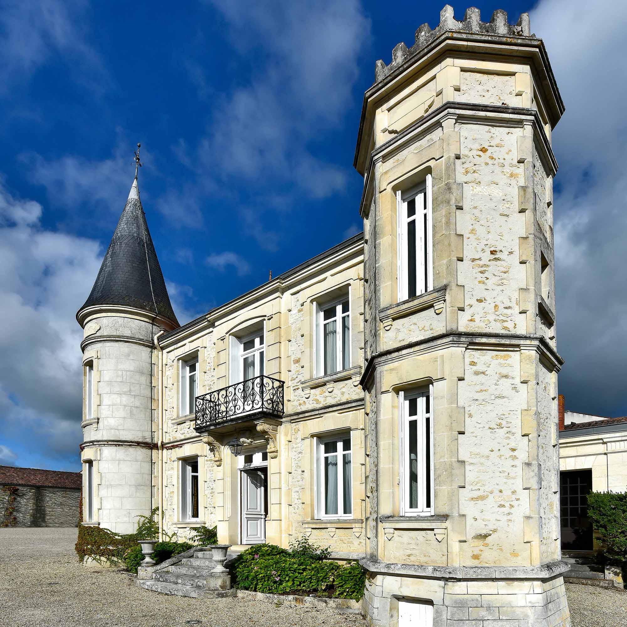 STAY AT THE CHATEAU DU PLESSIS - IMMERSION - CAMUS COGNAC